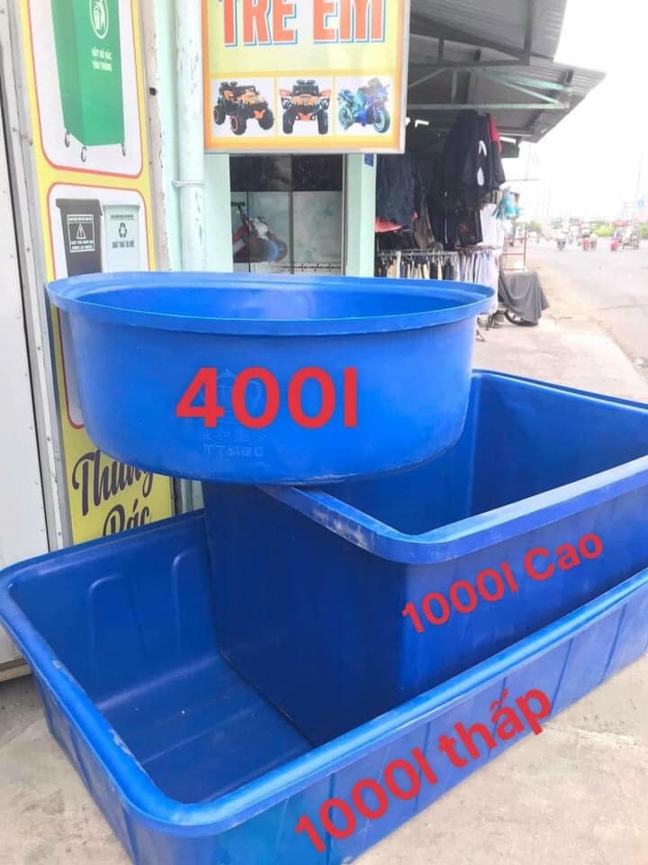 Thùng nhựa chữ nhật trong trang trại